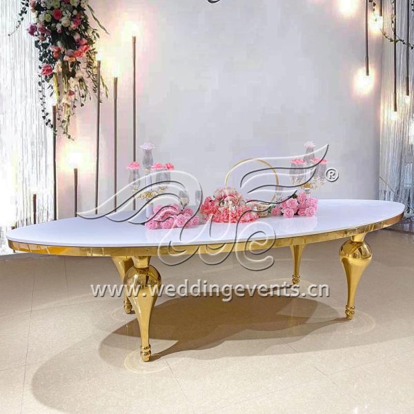 Oval dining table