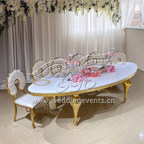 Oval dining table