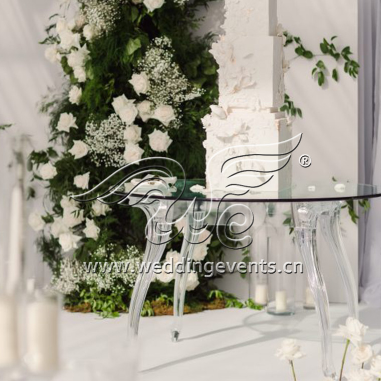 The Crystal Elegance of Acrylic Cake Tables