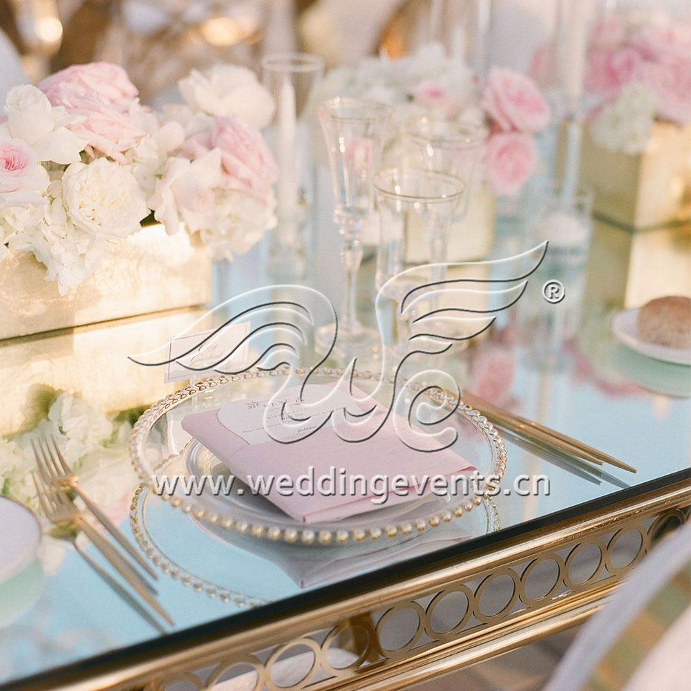 Centerpieces That Go Beyond The Table