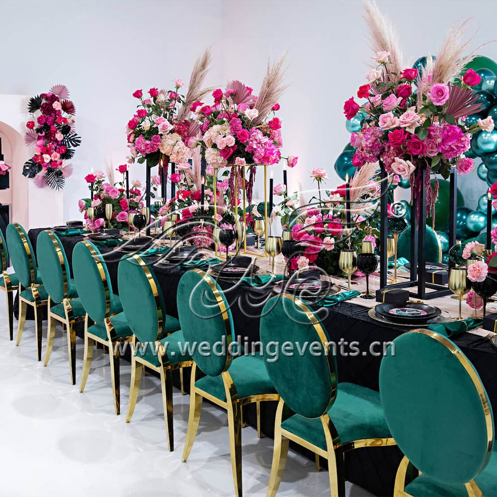 Opulent Green Holiday Party Inspiration