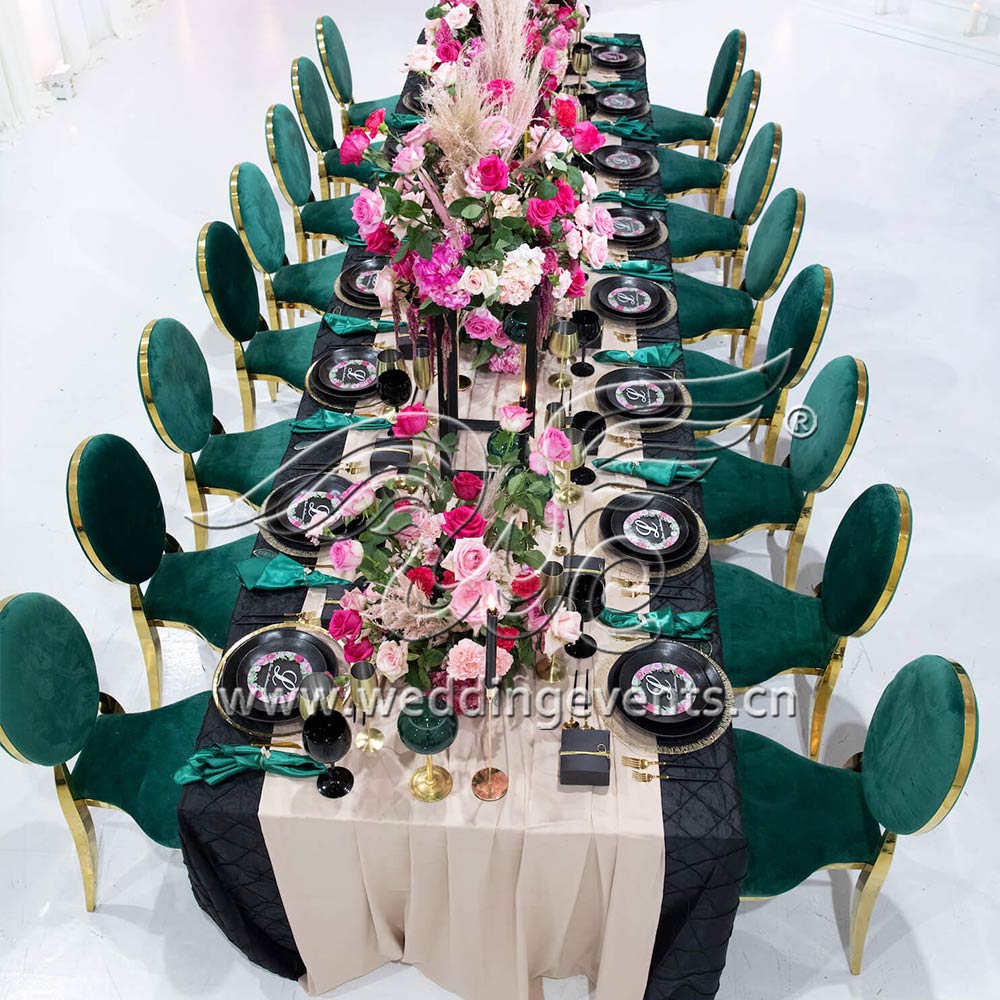 Opulent Green Holiday Party Inspiration