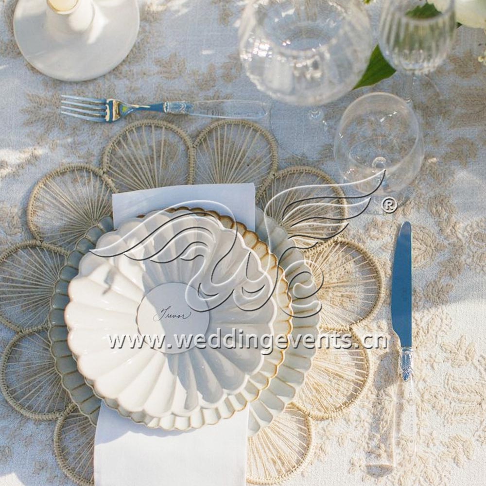 How Many Plates Do You Need For Your Wedding