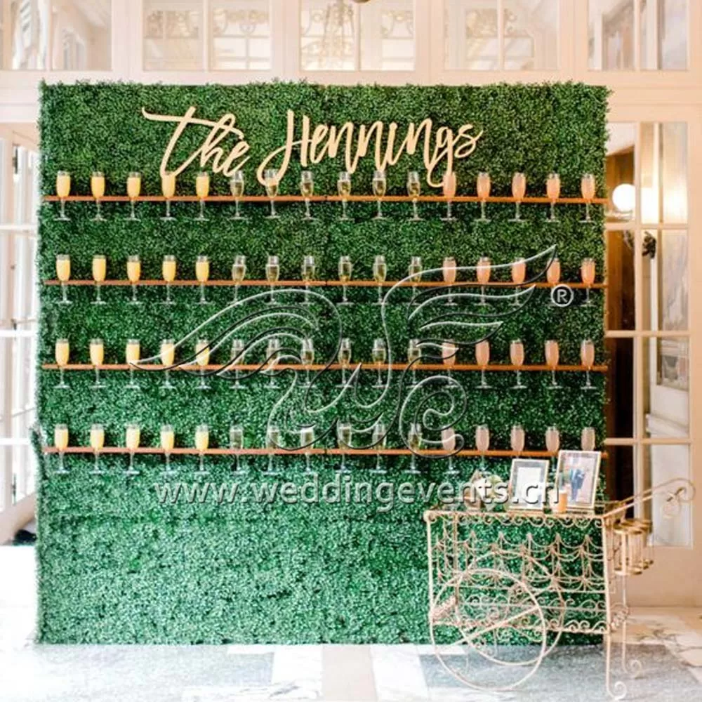 Champagne Walls: Pull Off This Trend That Isn't Fizzing Out